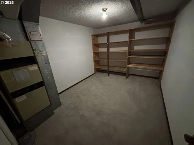 6571 Oakridge Drive, Gladstone, OR 97027