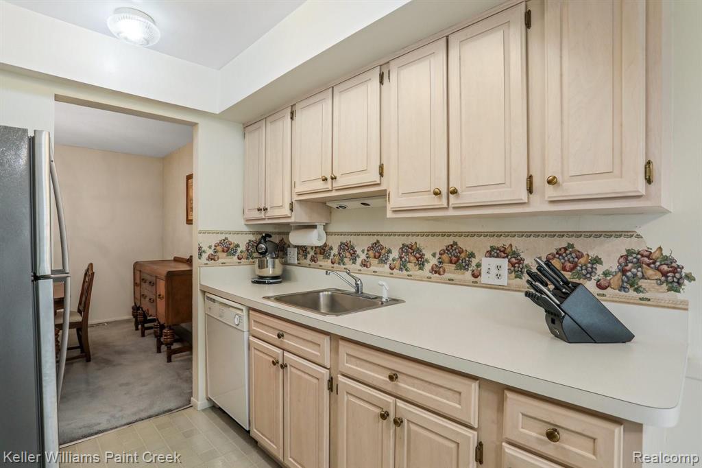354 Willow Grove Lane Rochester Hills, MI 48307 - Photo 9 of 21