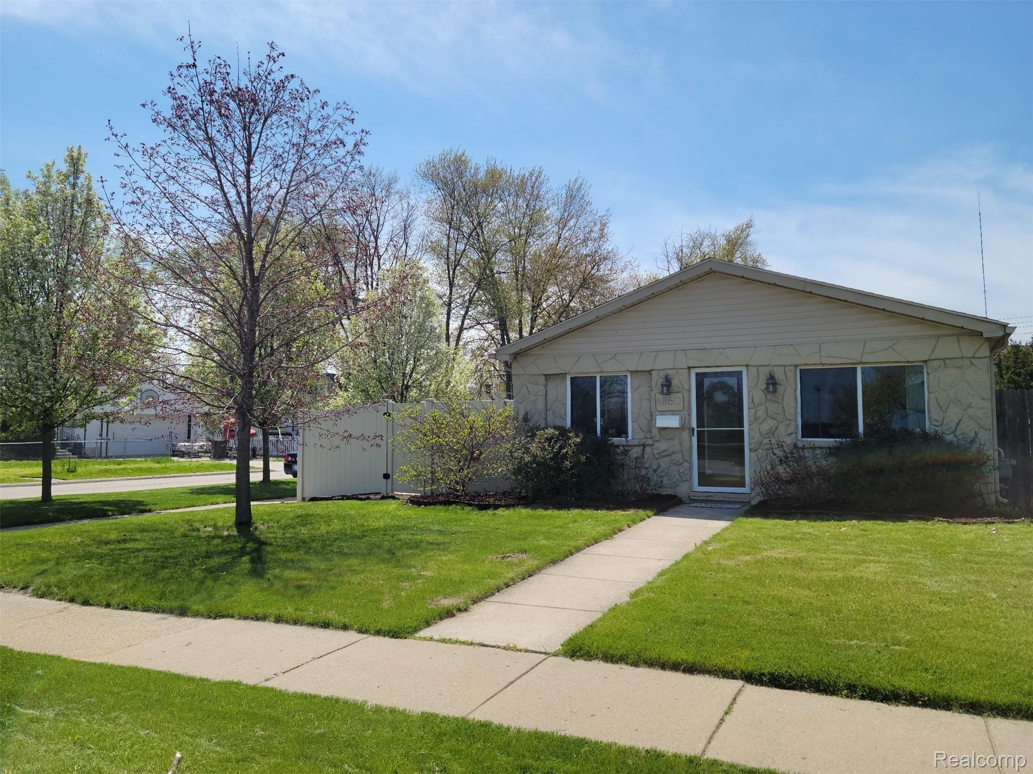 4860 Howe Road Wayne, MI 48184 - Photo 1 of 25 FRONT