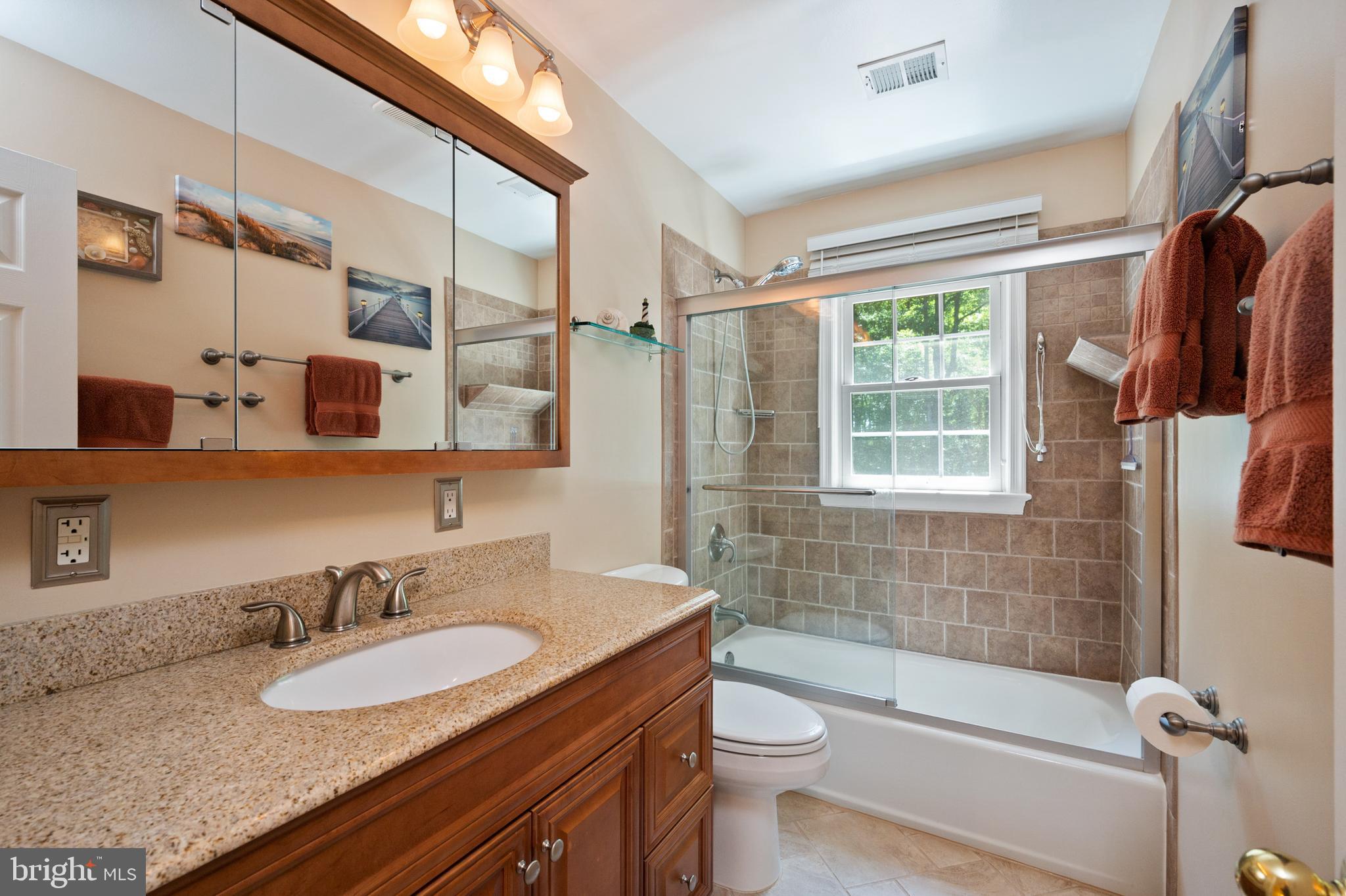 11503 Vale Road Oakton, VA 22124 - Photo 30 of 43 UPPER LEVEL HALLWAY FULL BATH