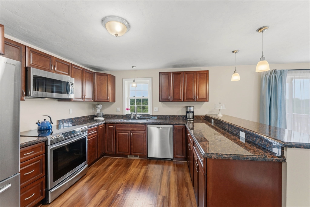 34 Bittersweet Boulevard Worcester, MA 01607 - Photo 12 of 40