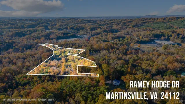 an aerial view of a house having yard