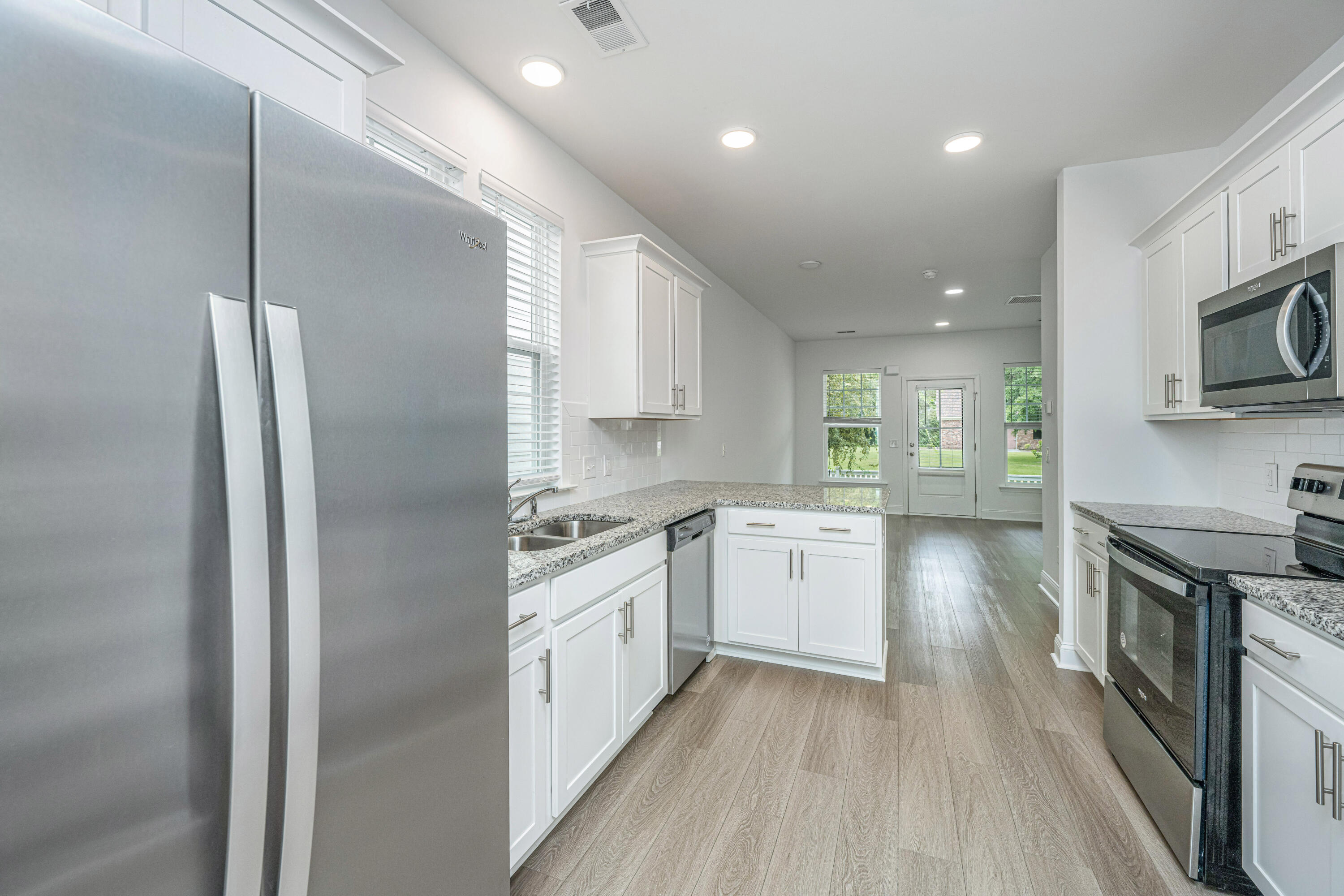 1525 Foster Creek Road Hanahan, SC 29410 - Photo 11 of 40 1525FosterCreekRd010