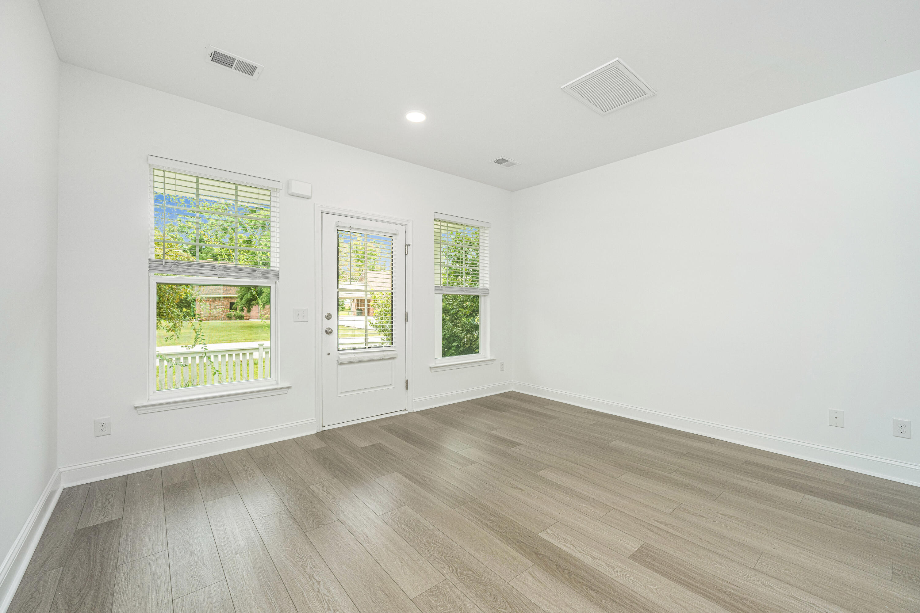 1525 Foster Creek Road Hanahan, SC 29410 - Photo 17 of 40 1525FosterCreekRd014