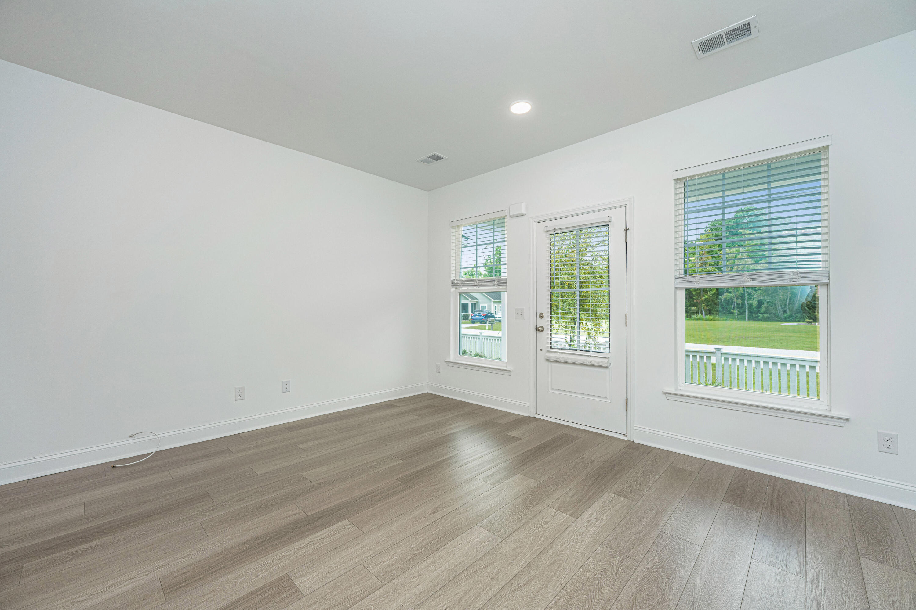 1525 Foster Creek Road Hanahan, SC 29410 - Photo 18 of 40 1525FosterCreekRd015