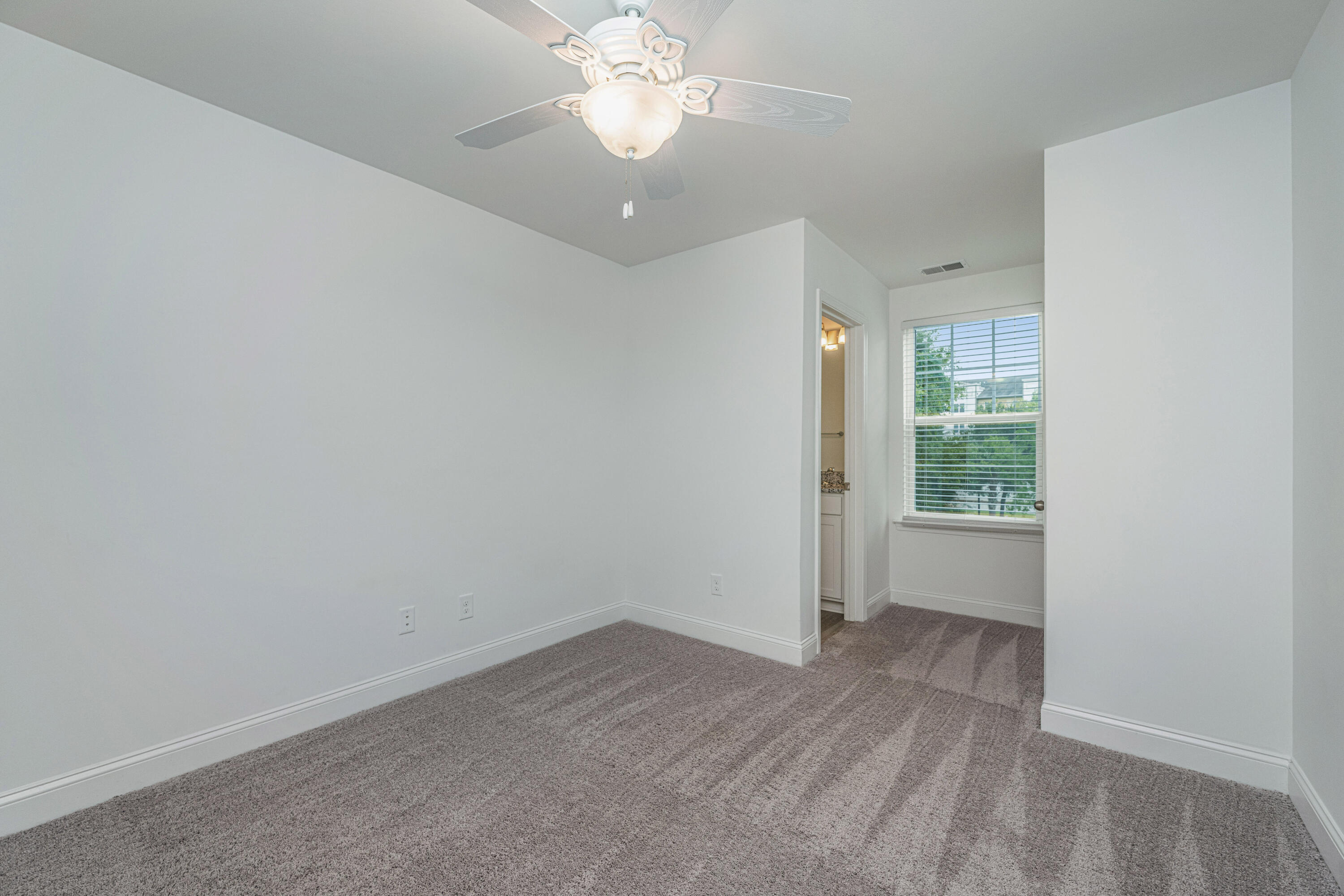 1525 Foster Creek Road Hanahan, SC 29410 - Photo 29 of 40 1525FosterCreekRd024