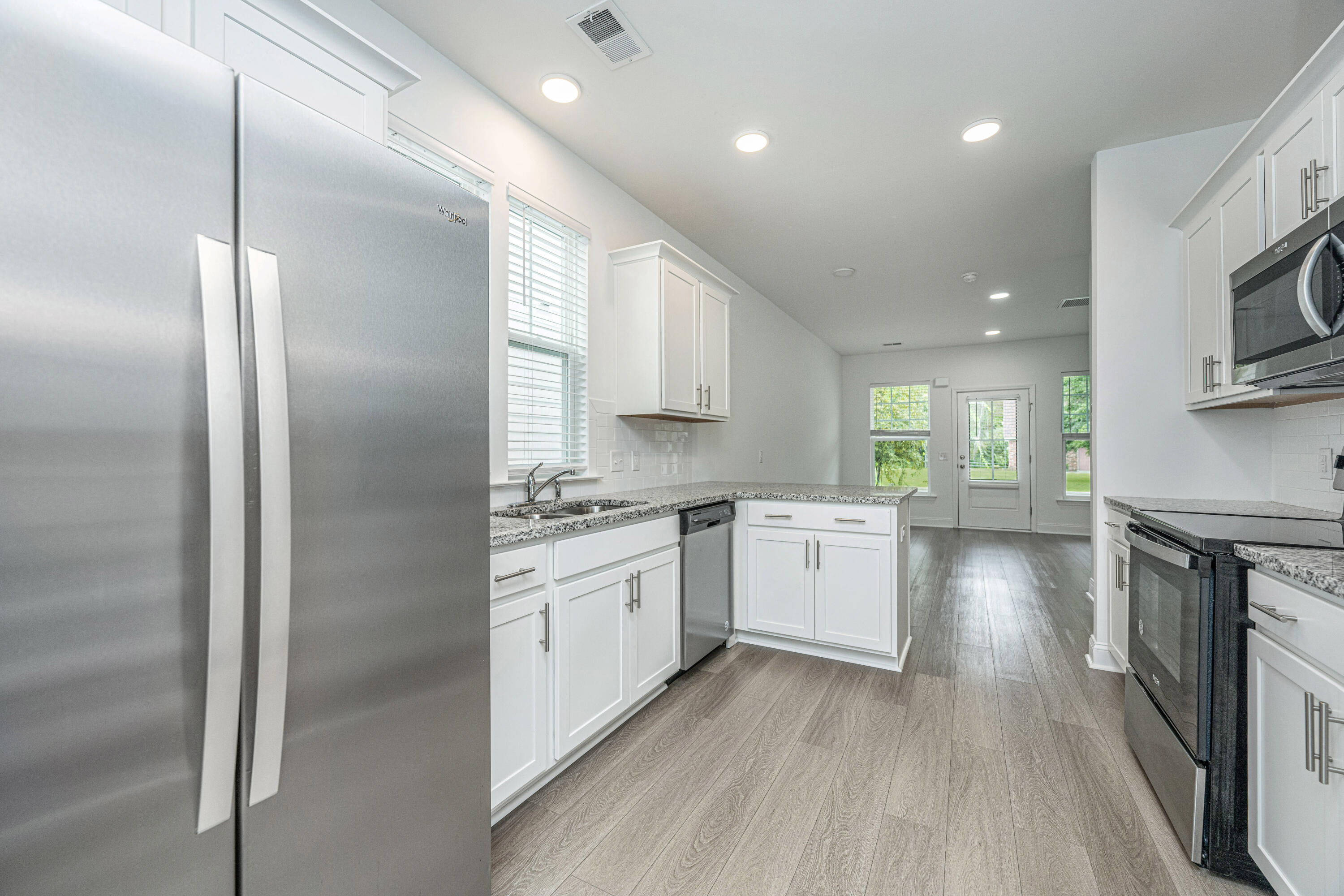 1525 Foster Creek Road Hanahan, SC 29410 - Photo 4 of 40 1525FosterCreekRd006