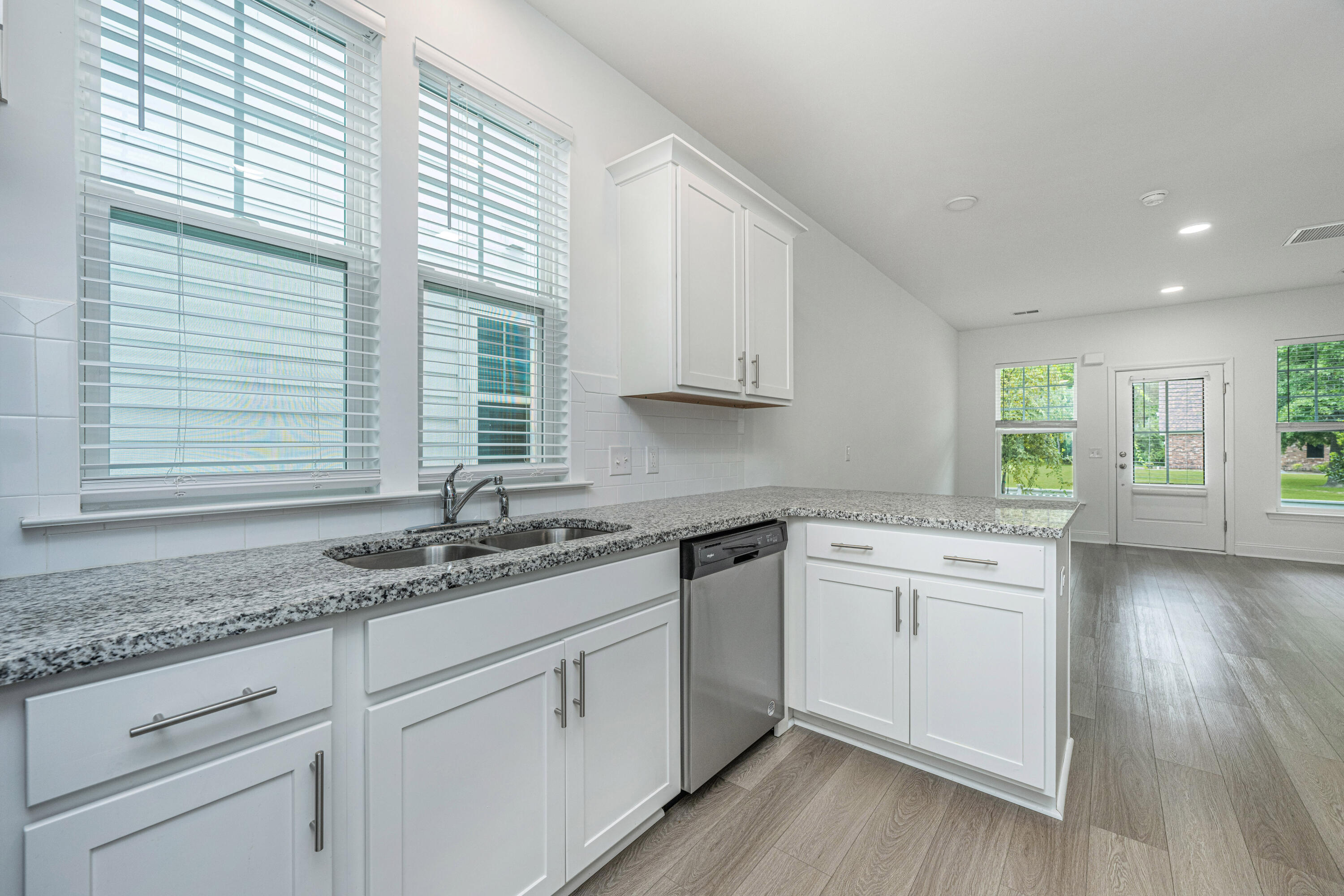 1525 Foster Creek Road Hanahan, SC 29410 - Photo 5 of 40 1525FosterCreekRd007