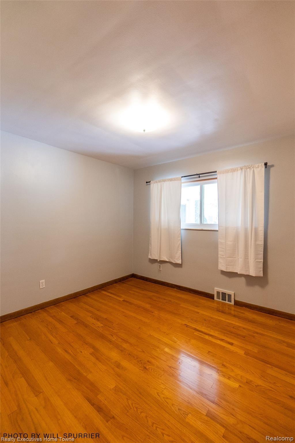 11420 Racine Road Warren, MI 48093 - Photo 28 of 35 Bedroom1(1).jpg
