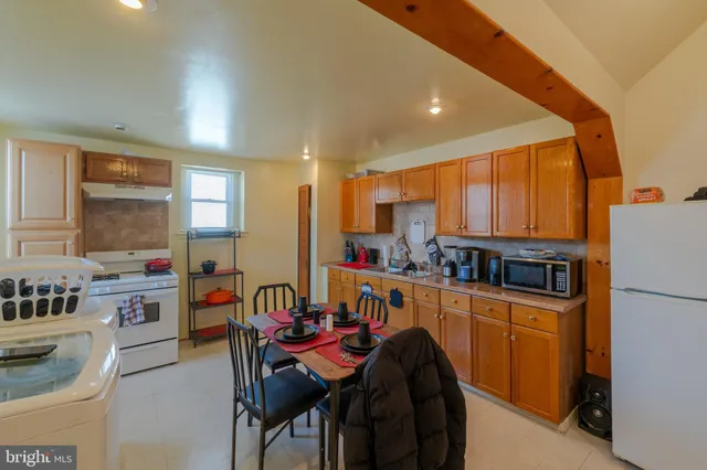 a view of a gallery with window