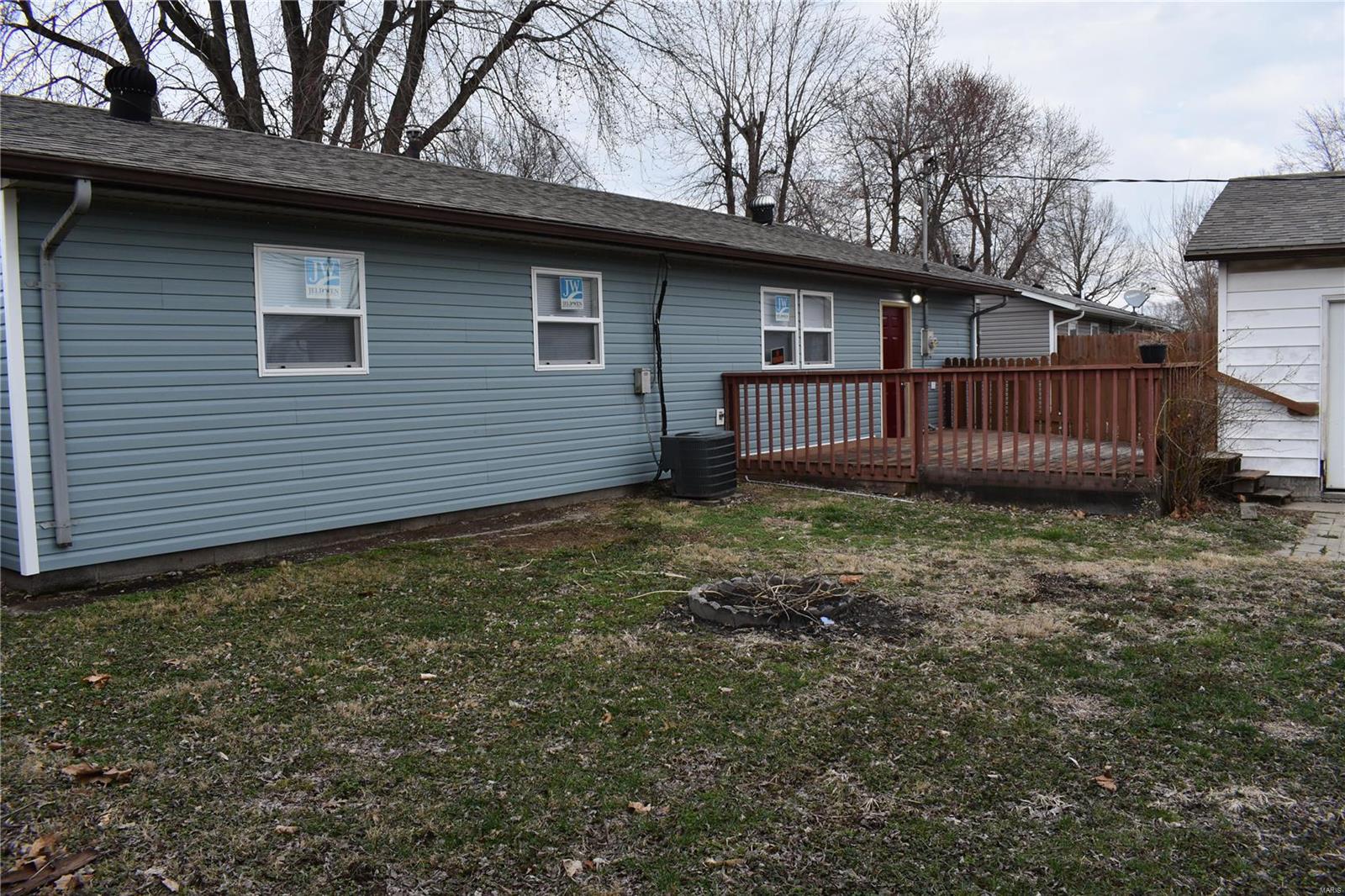 2524 Reveres Route Granite City, IL 62040 - Photo 8 of 34