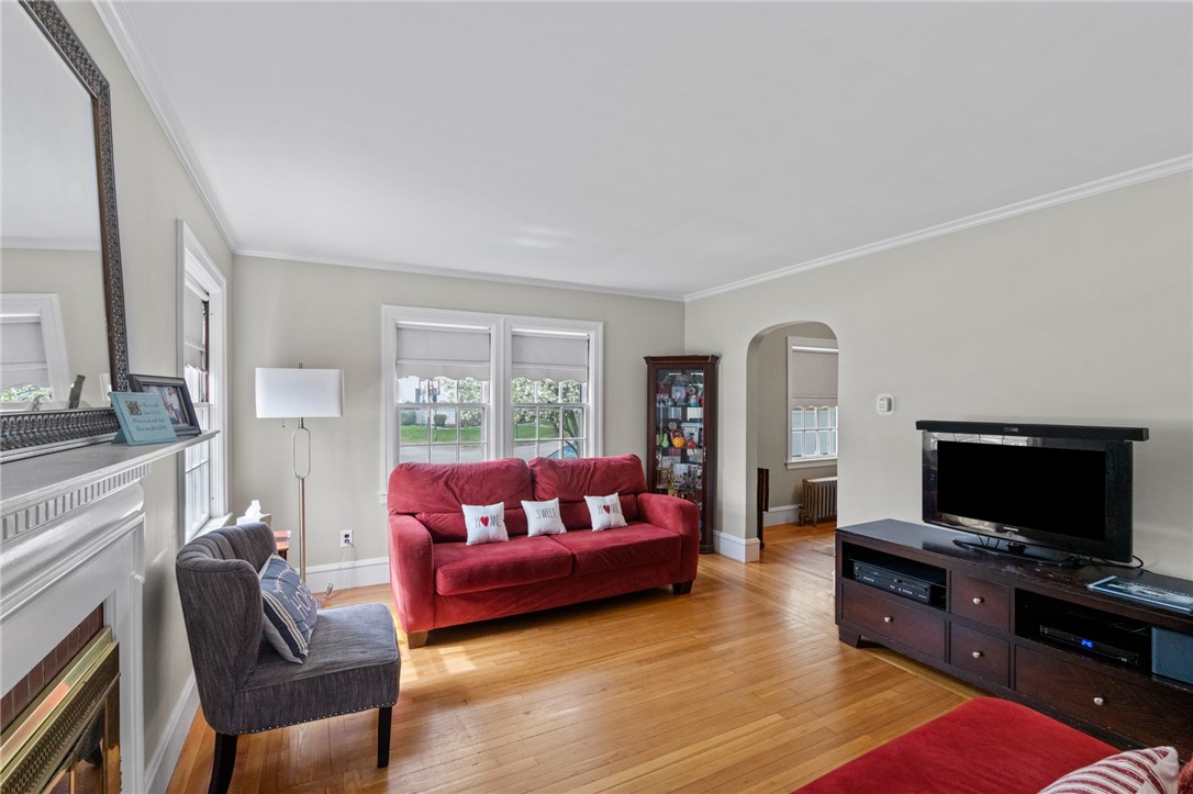 31 Hemalin Road Cranston, RI 02910 - Photo 6 of 45