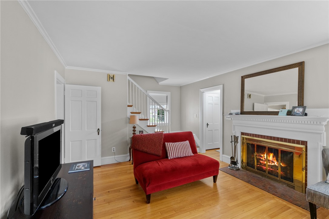31 Hemalin Road Cranston, RI 02910 - Photo 8 of 45