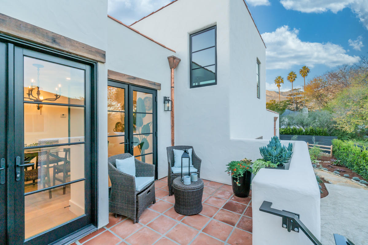 2932 Hermosa Road Santa Barbara, CA 93105 - Photo 11 of 32 Side Patio