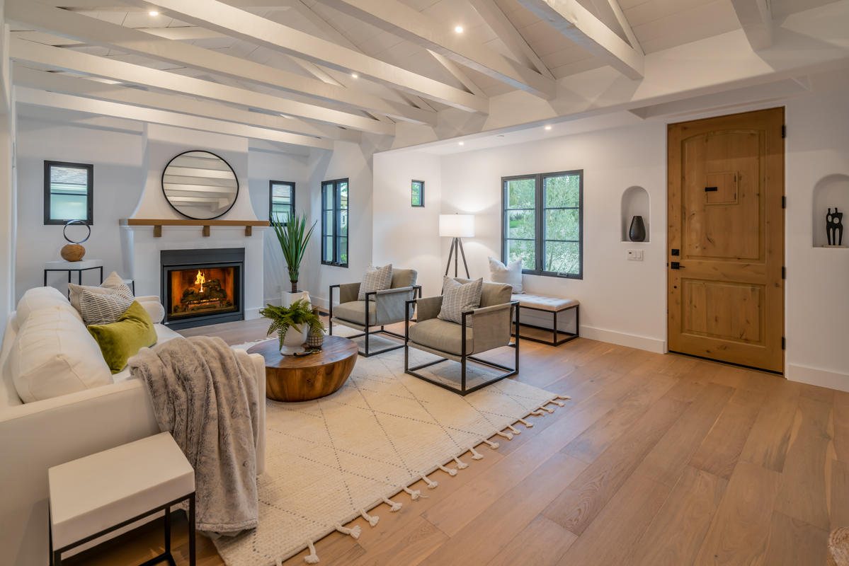 2932 Hermosa Road Santa Barbara, CA 93105 - Photo 2 of 32 Living Room