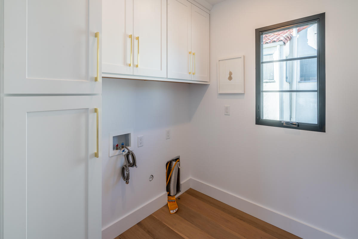 2932 Hermosa Road Santa Barbara, CA 93105 - Photo 25 of 32 Laundry Room