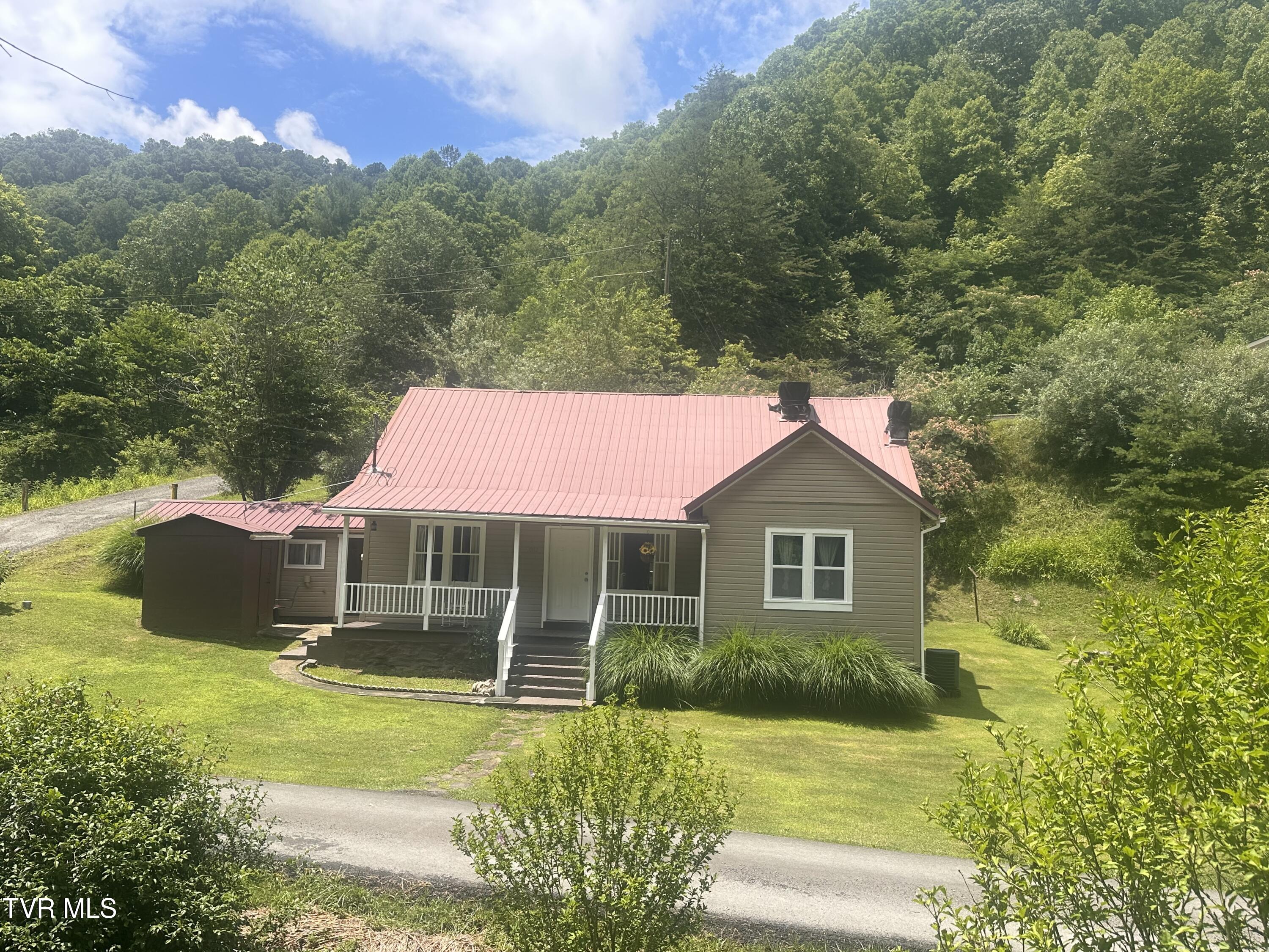 1012 Ward Fork Road Grundy, VA 24614 - Photo 2 of 37 IMG_2910