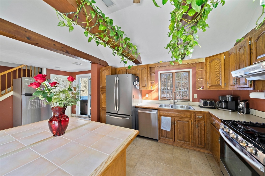84 Andover Road Billerica, MA 01821 - Photo 6 of 38