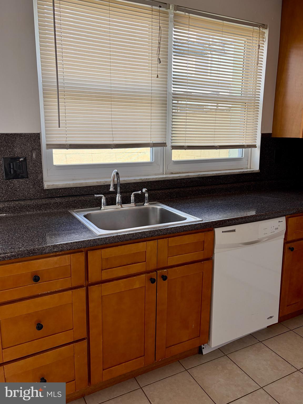 355 Mercy Street Philadelphia, PA 19148 - Photo 5 of 15