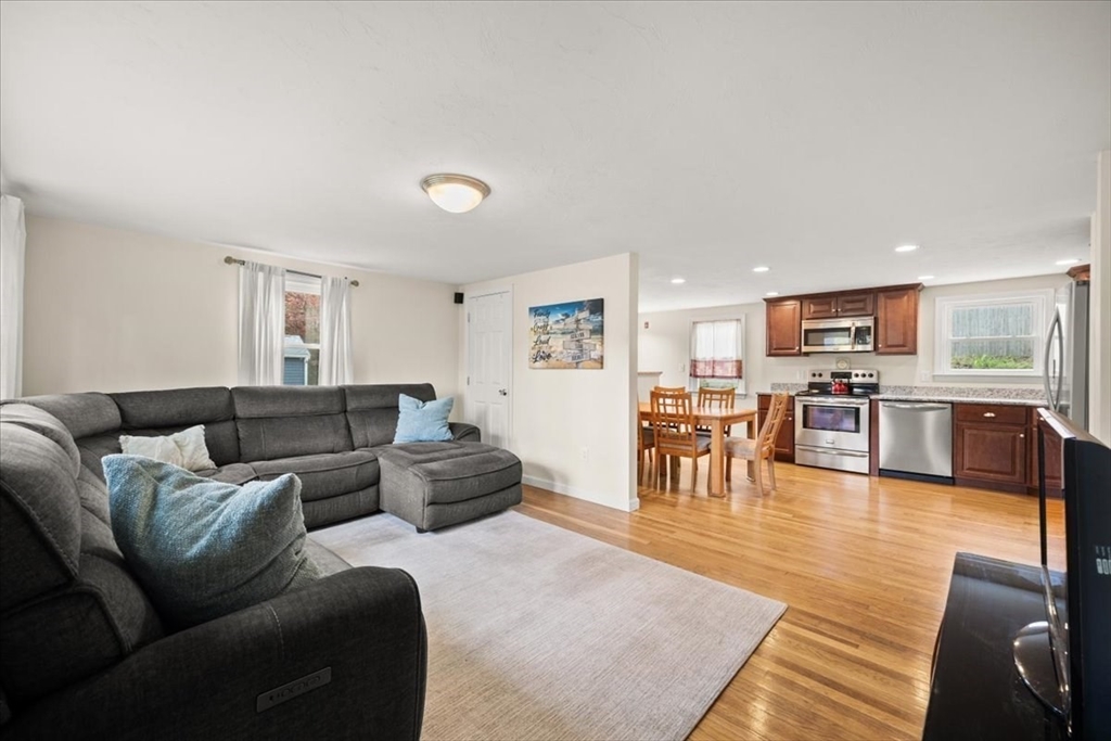 17 East Boundary Road Pembroke, MA 02359 - Photo 4 of 34