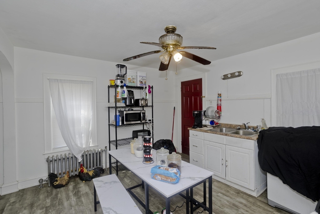 320 Oakland Street Springfield, MA 01108 - Photo 4 of 28