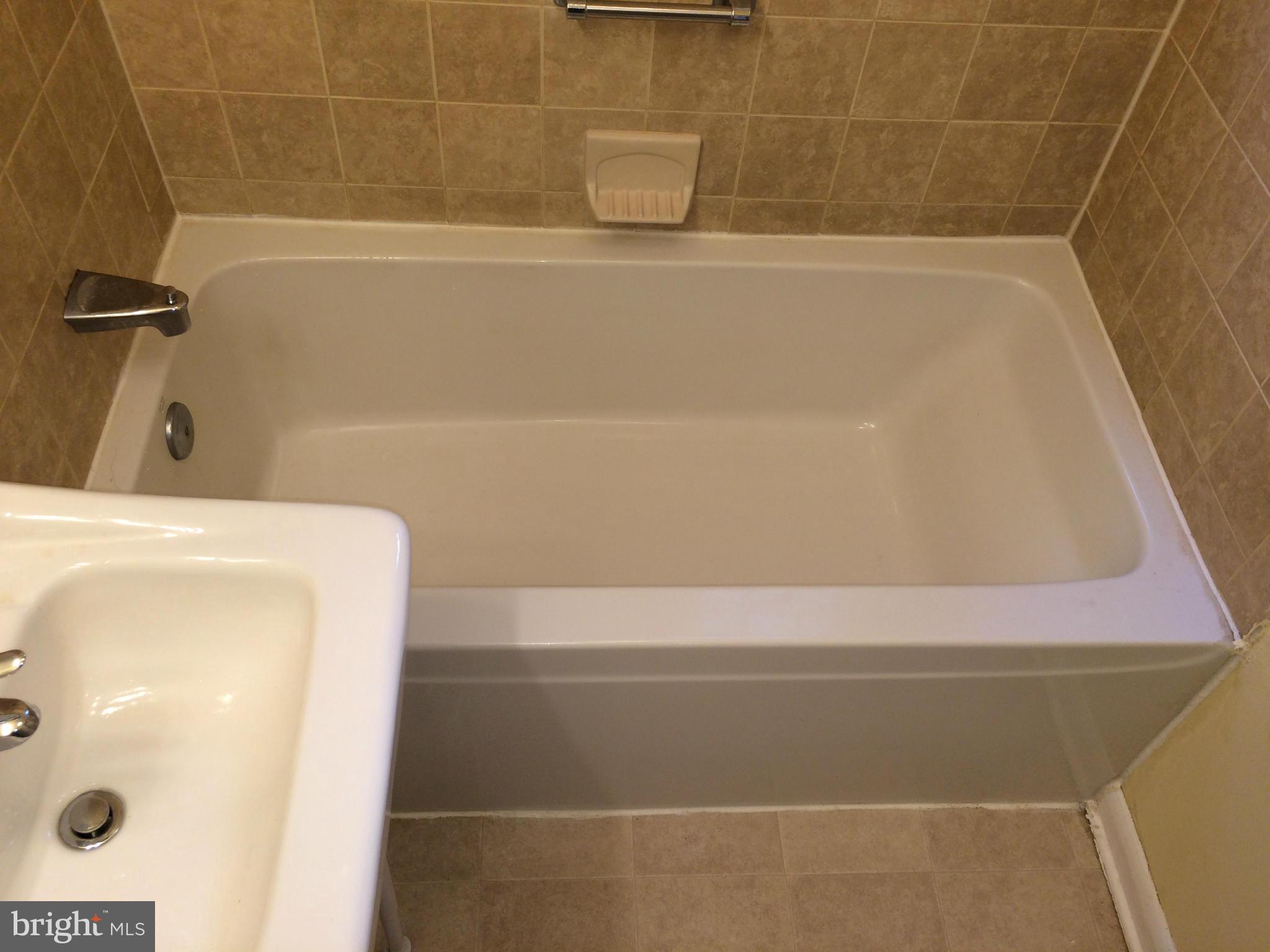 8715 Oakleigh Road Baltimore, MD 21234 - Photo 14 of 26 Bath