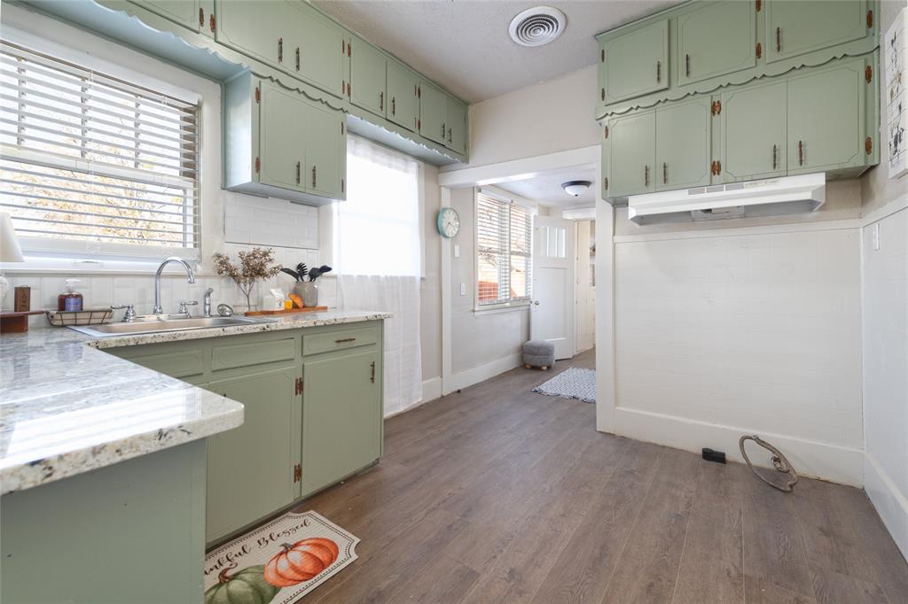 449 Clinton Street Abilene, TX 79603 - Photo 15 of 34 a kitchen with cabinets and window