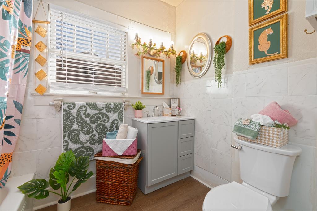 449 Clinton Street Abilene, TX 79603 - Photo 21 of 34 a bathroom with a toilet a sink and a mirror