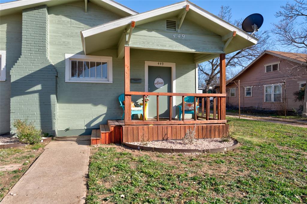 449 Clinton Street Abilene, TX 79603 - Photo 4 of 34 a front view of a house with garden
