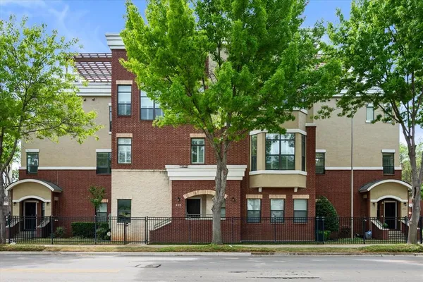 $595,000 | 1207 Beaconsfield Lane, Unit 405, Arlington, TX 76011