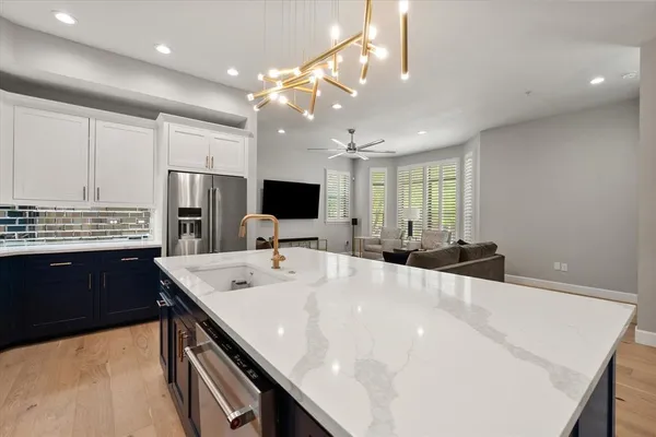 $595,000 | 1207 Beaconsfield Lane, Unit 405, Arlington, TX 76011