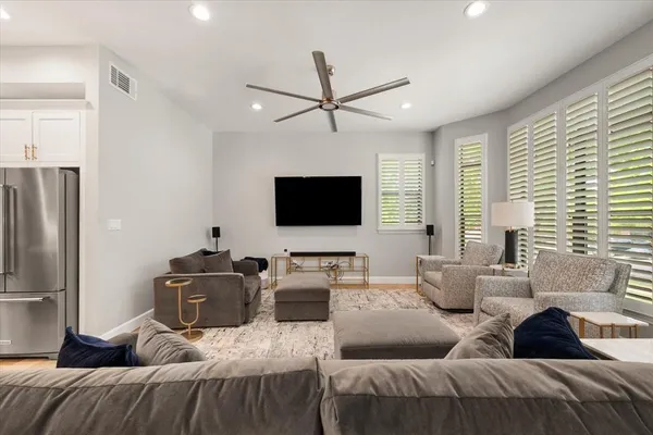 $595,000 | 1207 Beaconsfield Lane, Unit 405, Arlington, TX 76011