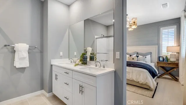 a en suite bathroom with a sink and a mirror