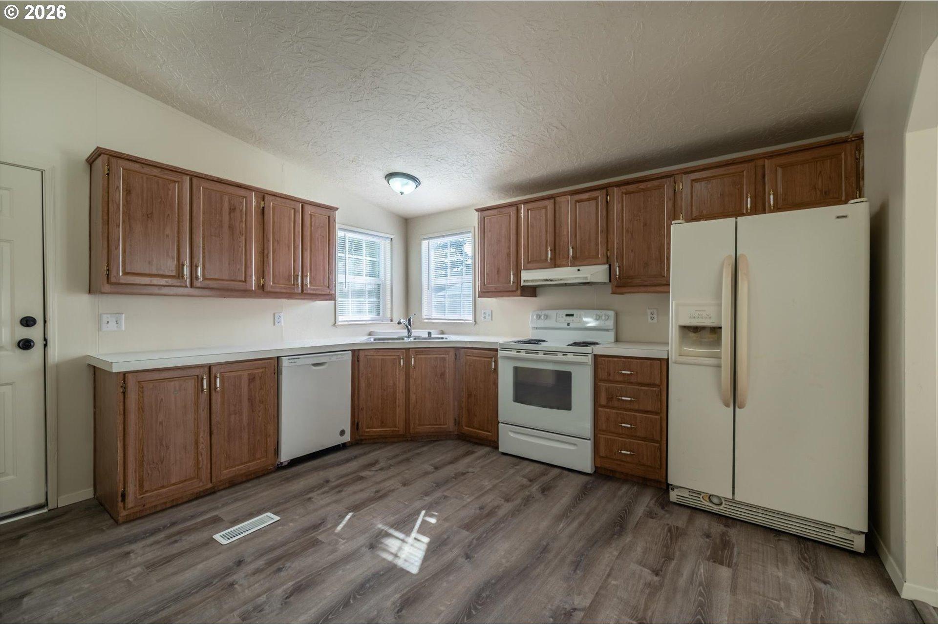 63583 Grand Road Coos Bay, OR 97420 - Photo 5 of 24 Kitchen