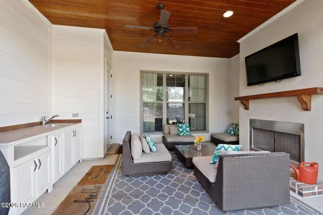 $2,000 | 216 Croft Row, Lafayette, LA 70503