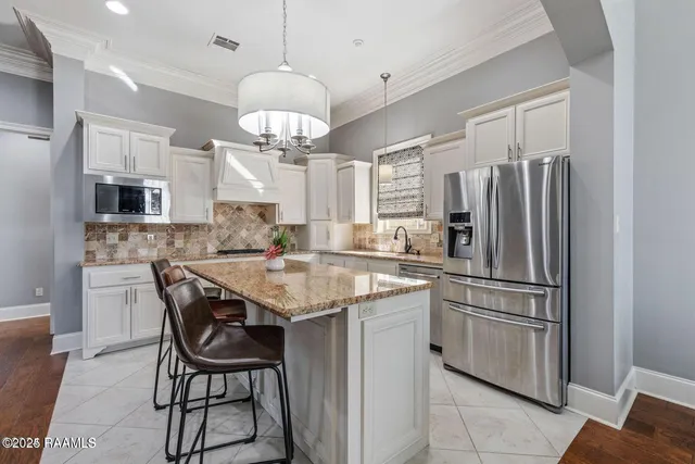 $2,000 | 216 Croft Row, Lafayette, LA 70503