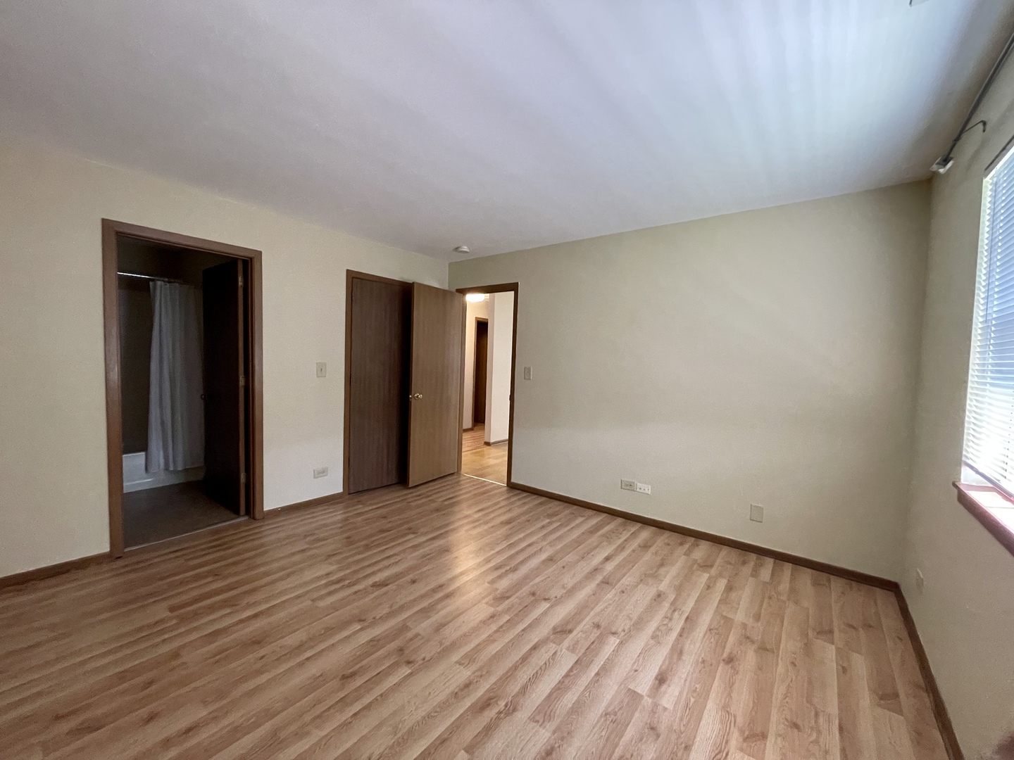 20 Gant Circle, Unit E Streamwood, IL 60107 - Photo 12 of 21 a view of an empty room with wooden floor and a window