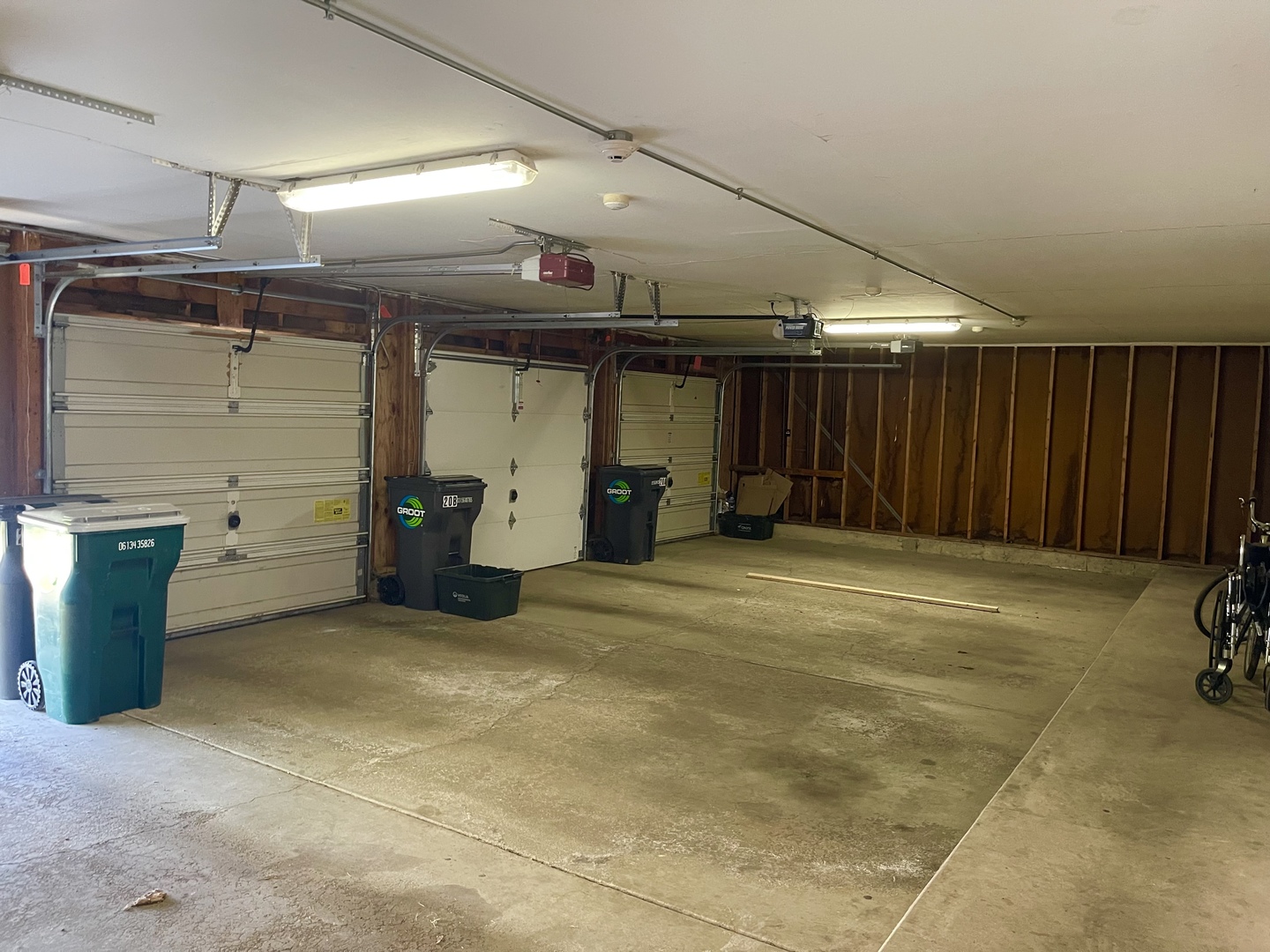 20 Gant Circle, Unit E Streamwood, IL 60107 - Photo 16 of 21 a view of a room with gym equipment