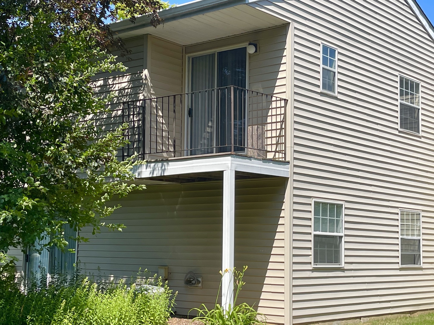 20 Gant Circle, Unit E Streamwood, IL 60107 - Photo 19 of 21 a view of a house with a window