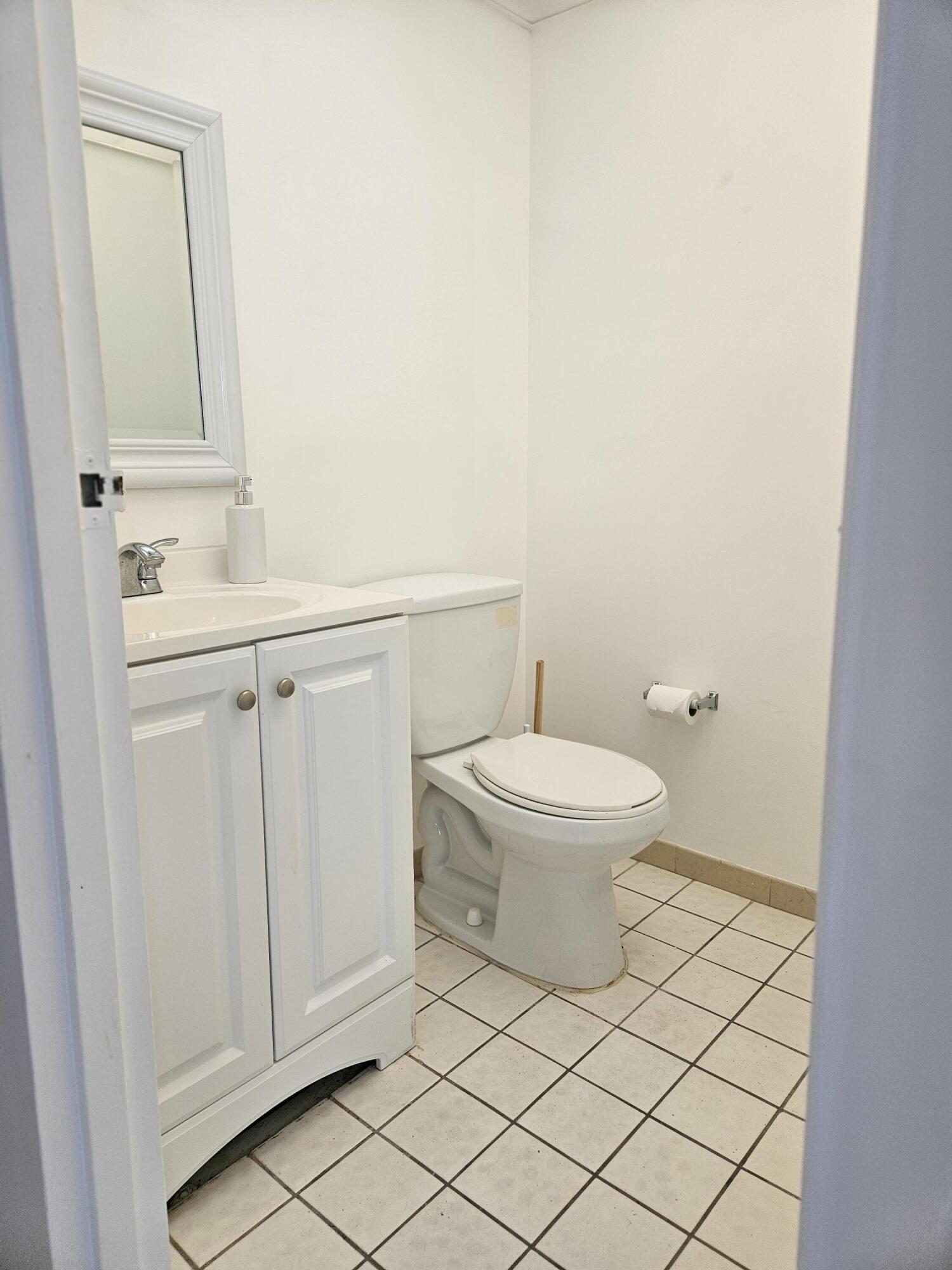 743 Flanders P Delray Beach, FL 33484 - Photo 8 of 15 Half Bath