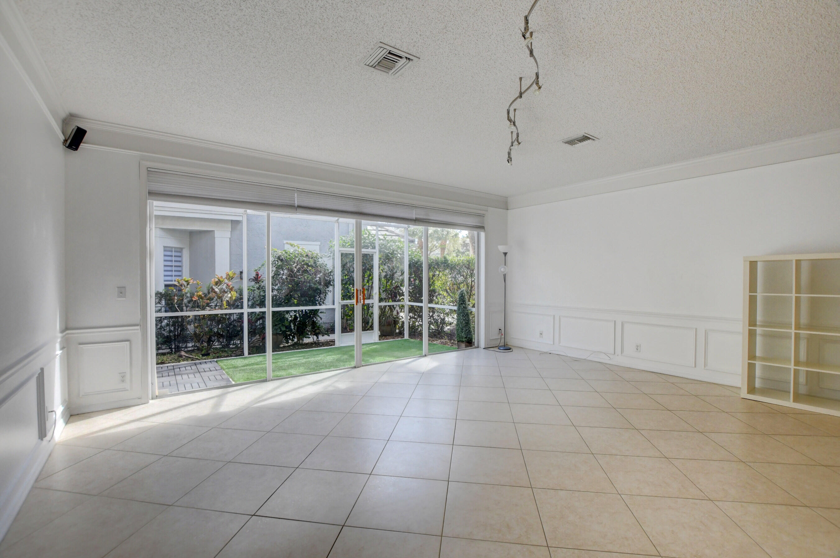 5444 Grand Park Place Boca Raton, FL 33431 - Photo 6 of 45 LIVING ROOM