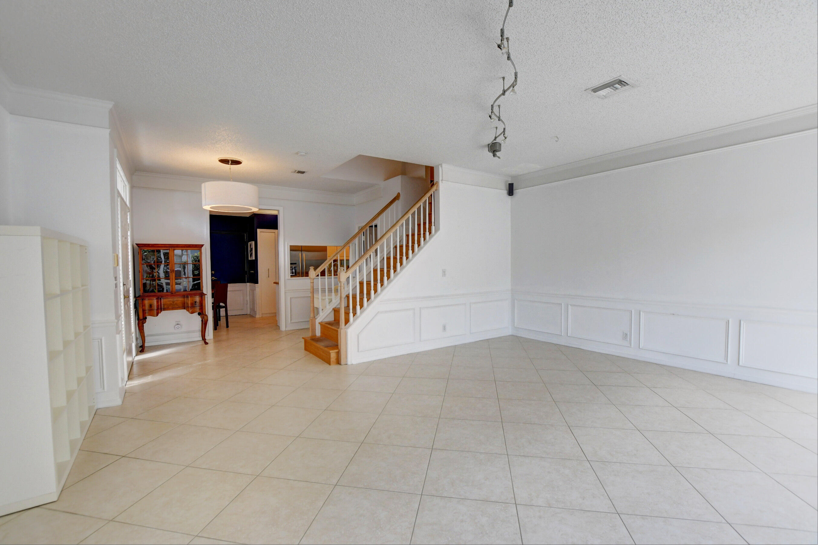 5444 Grand Park Place Boca Raton, FL 33431 - Photo 8 of 45 LIVING ROOM