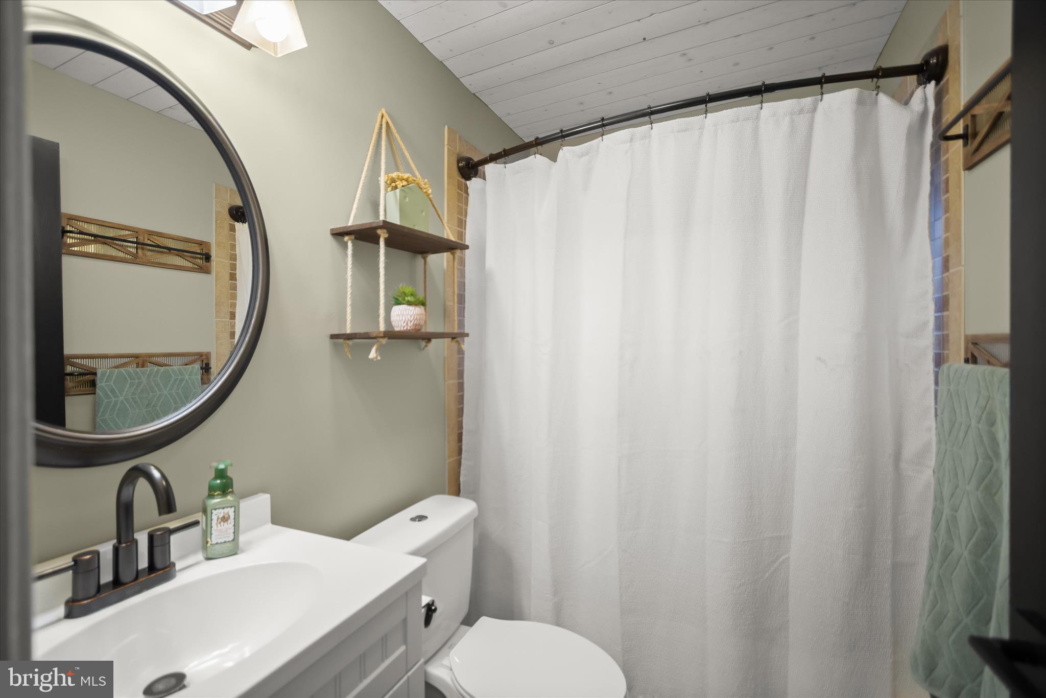 7905 East Riverside Drive Pasadena, MD 21122 - Photo 25 of 42 Main Level Full Bath