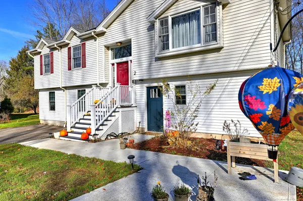 $498,500 | 424 Bridge Street, Suffield, CT 06078