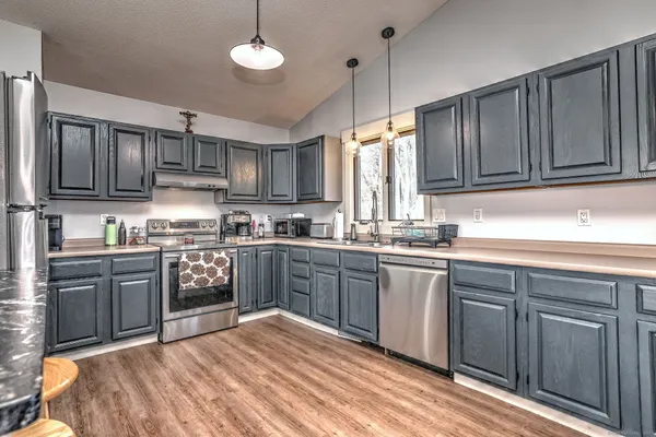 $498,500 | 424 Bridge Street, Suffield, CT 06078