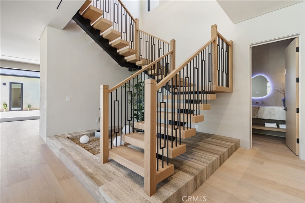 15721 Addison Street Encino, CA 91436 - Photo 8 of 69