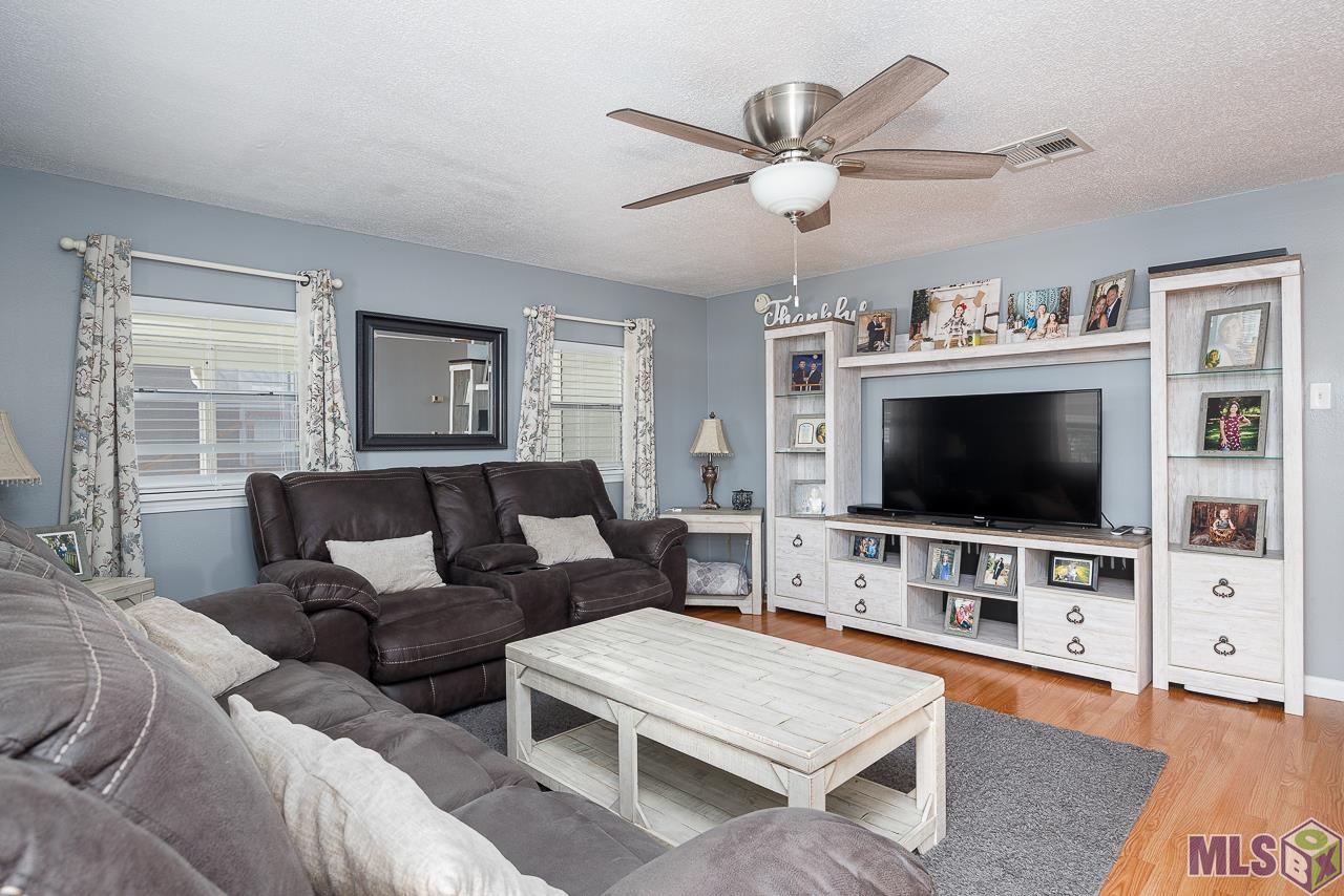 106 Ave A Pierre Part, LA 70339 - Photo 7 of 31 Living Room
