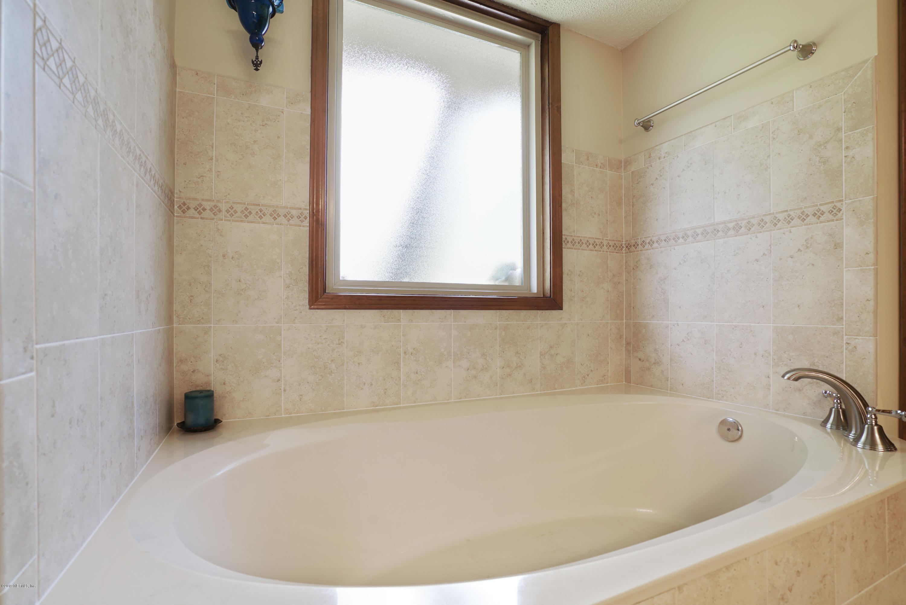 3165 Nautilus Road Middleburg, FL 32068 - Photo 26 of 35 a bathroom with a bathtub