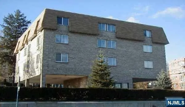 $2,000 | 47 Polifly Road, Unit 1A, Hackensack, NJ 07601