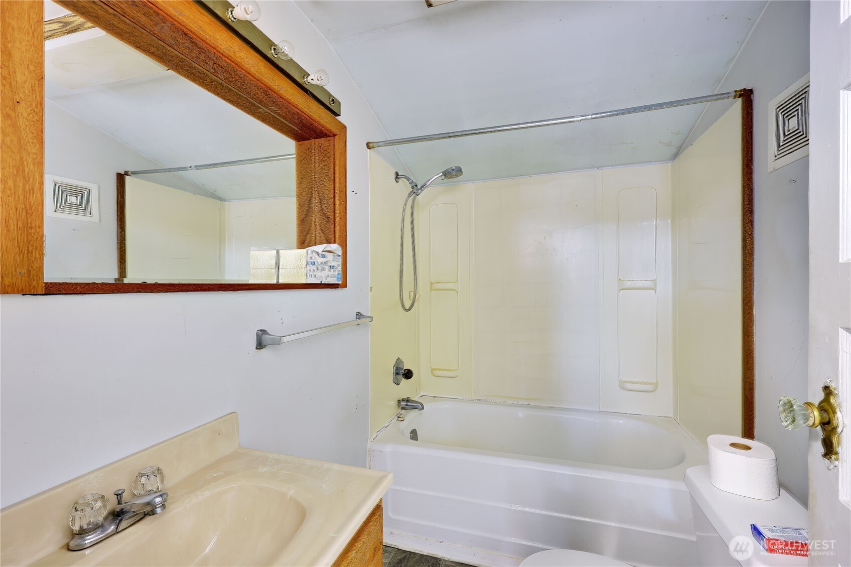 514 Shore Drive Bremerton, WA 98310 - Photo 15 of 40 a bathroom with a tub and a sink